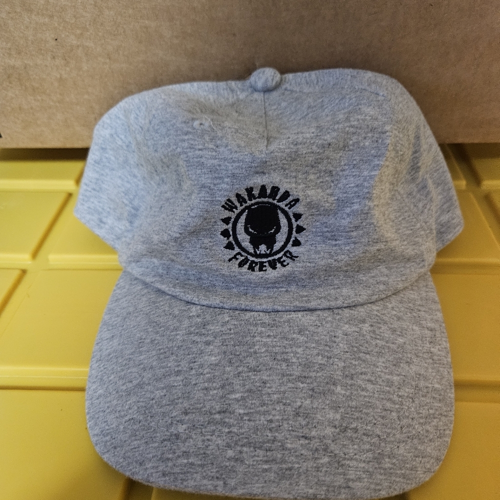 MARVEL WAKANDA FOREVER HAT: GRAY/BLACK: NEW WITH TAGS: ADULT OS